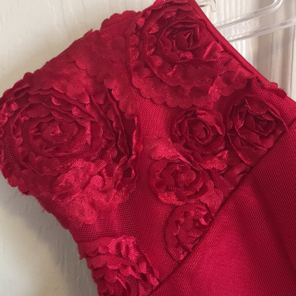 ✨✨Girl's red Beautiful dress size 5t✨✨ - Picture 4 of 8